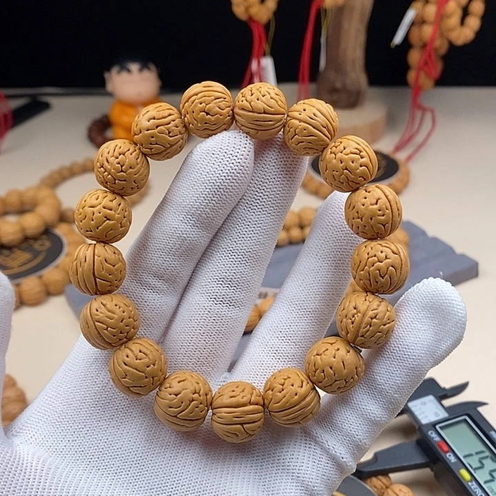 桃核手串肌肉15.5 （尺寸误差0.5之间）