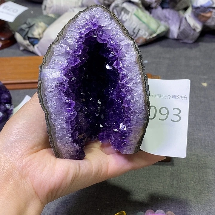 某***人未镶嵌珠宝半成品紫晶