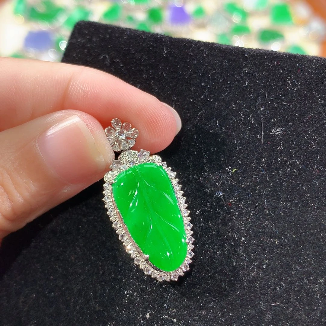 翡翠18K金镶嵌颈饰