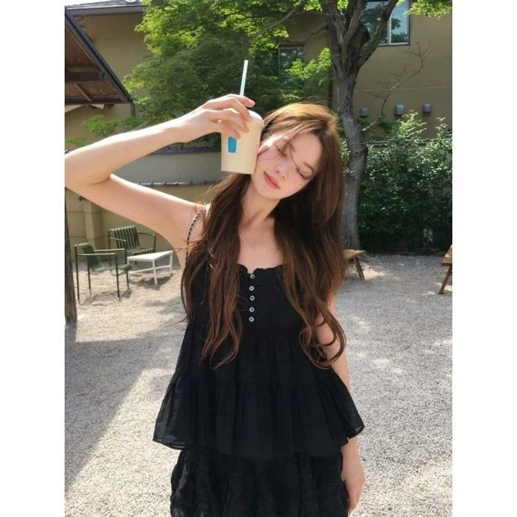 现H2025夏季新款韩国东大门th*Bar*netV领木耳边蕾丝拼接纽扣吊