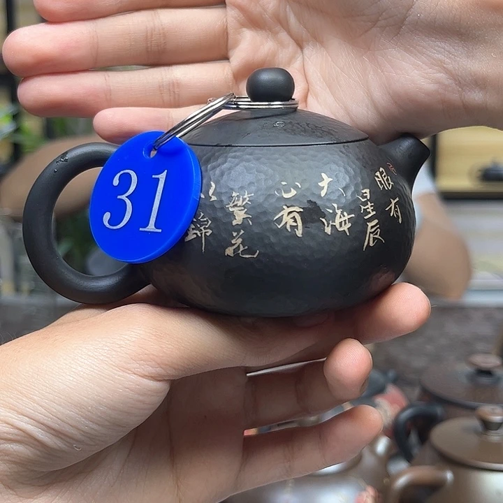 120毫升微微瑕纯手工锤纹刻填西施壶
