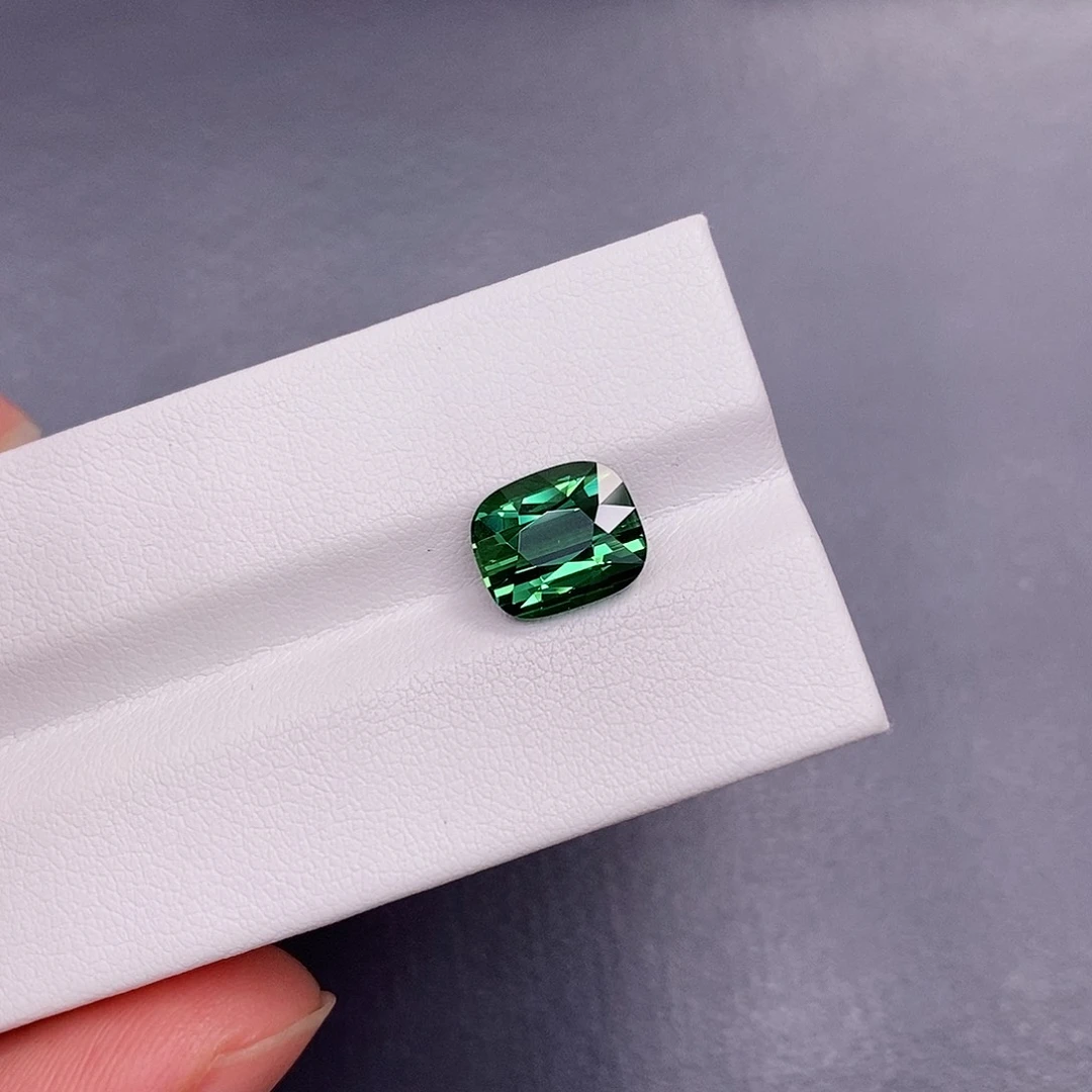 未镶嵌裸石碧玺3.27克拉