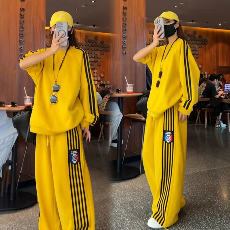 一整套初春高级感穿搭休闲运动奶茶色条纹宽松卫衣阔腿裤两件套女