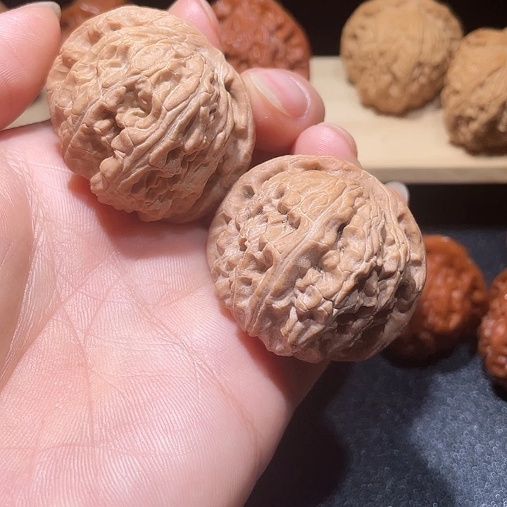 文玩核桃把件球白