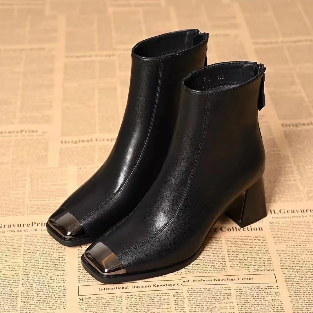 【万达撤柜】方头时尚短靴女2025新款复古简约后拉链粗跟时装马丁靴