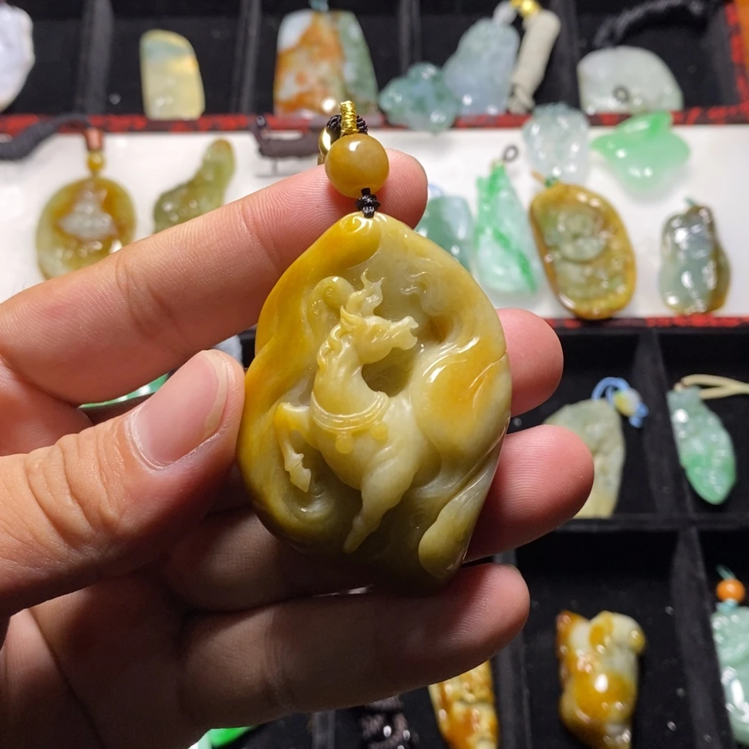 颈饰未镶嵌翡翠挂件