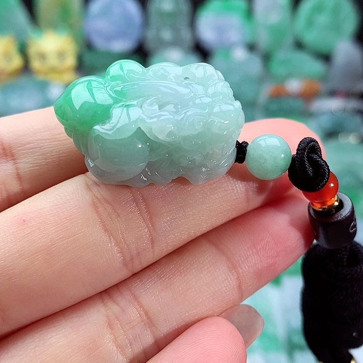 翡翠颈饰未镶嵌草**奶翡翠