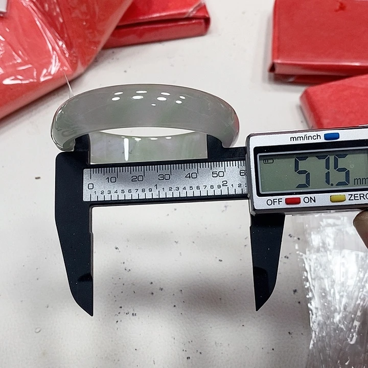 翡翠手镯未镶嵌140