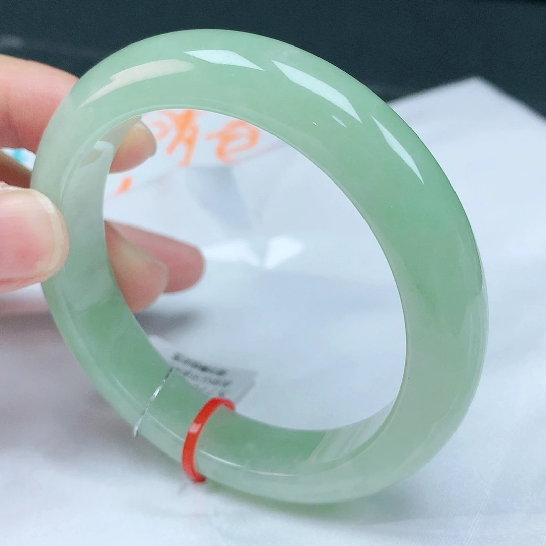 翡翠手镯未镶嵌55+圈