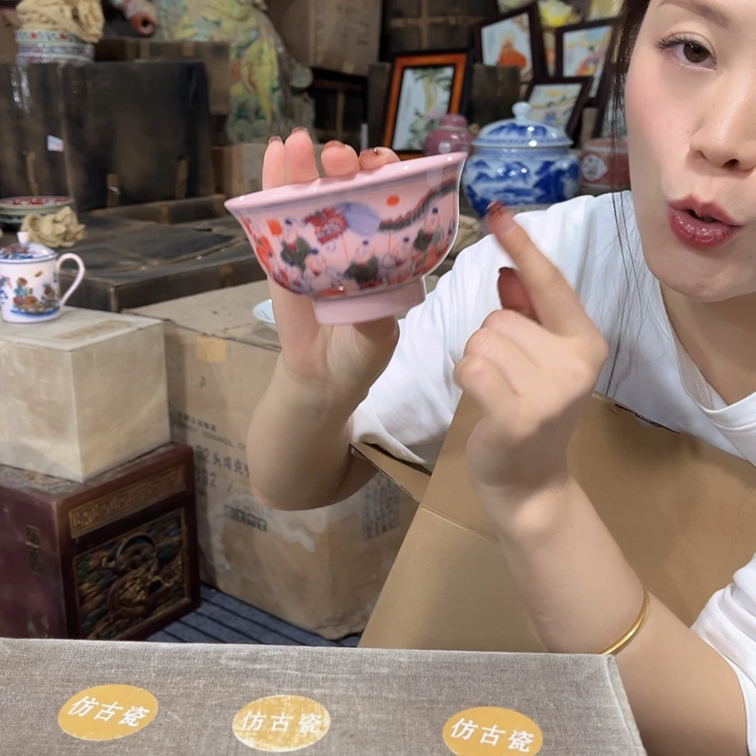 摆件//////景德镇陶瓷瓷器。11厘米。