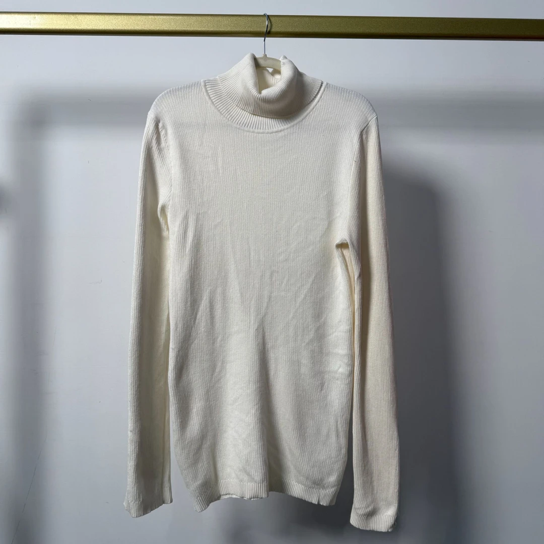 D5801  白色高领中长修身款针织打底衫(袖子不带扣)