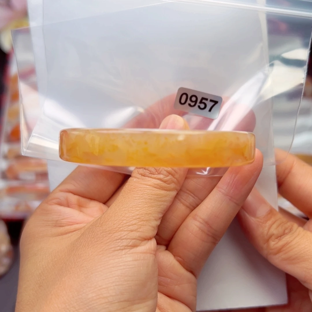 玛瑙/玉髓手镯未镶嵌彭**