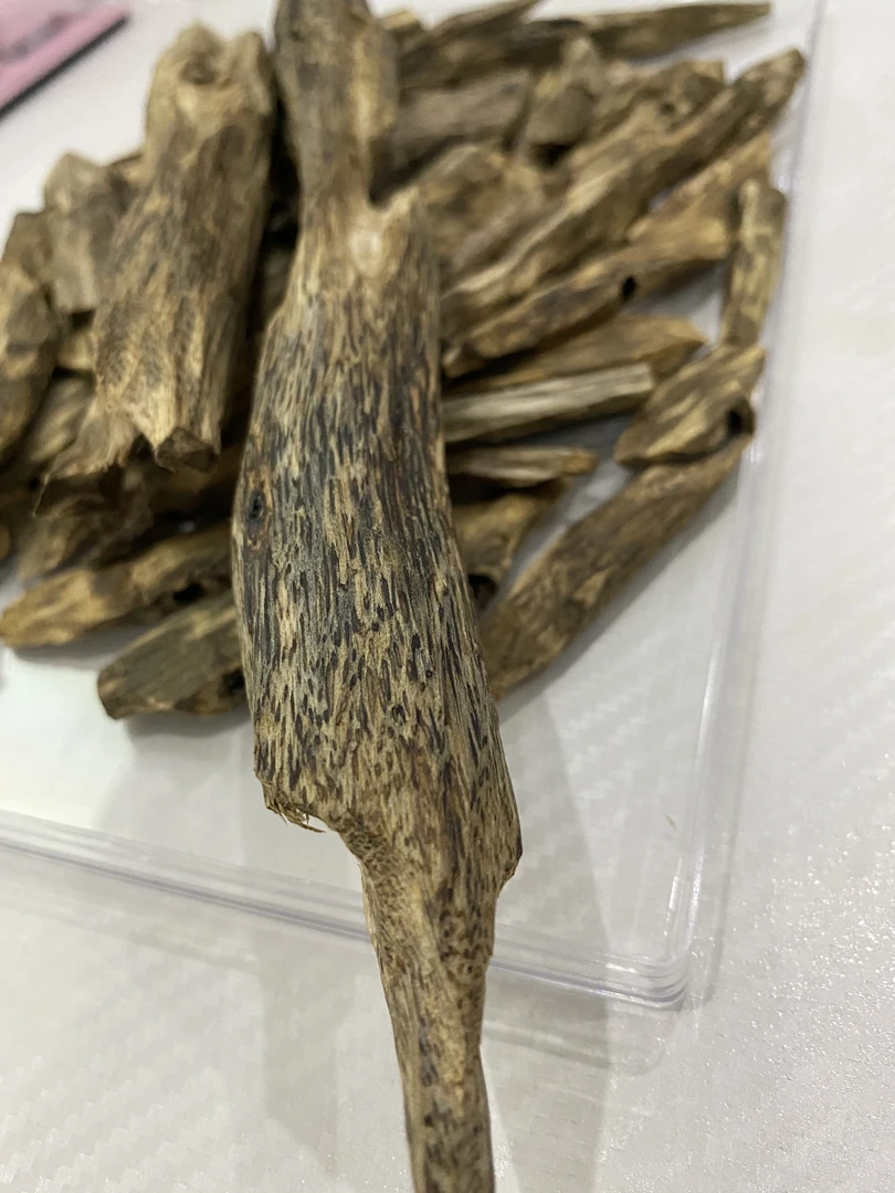 奇楠沉香油叶子原材料块