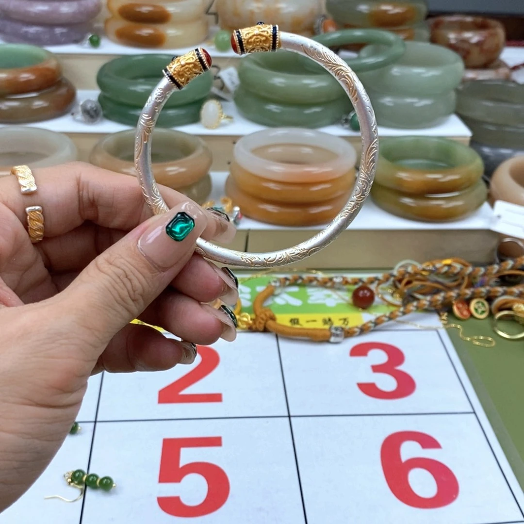 石英质玉手镯未镶嵌墨*