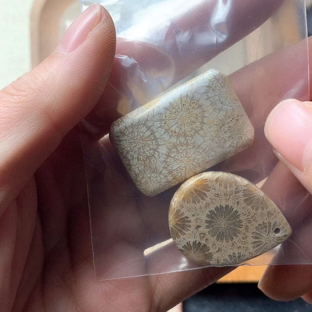 石英质玉颈饰未镶嵌我***袄