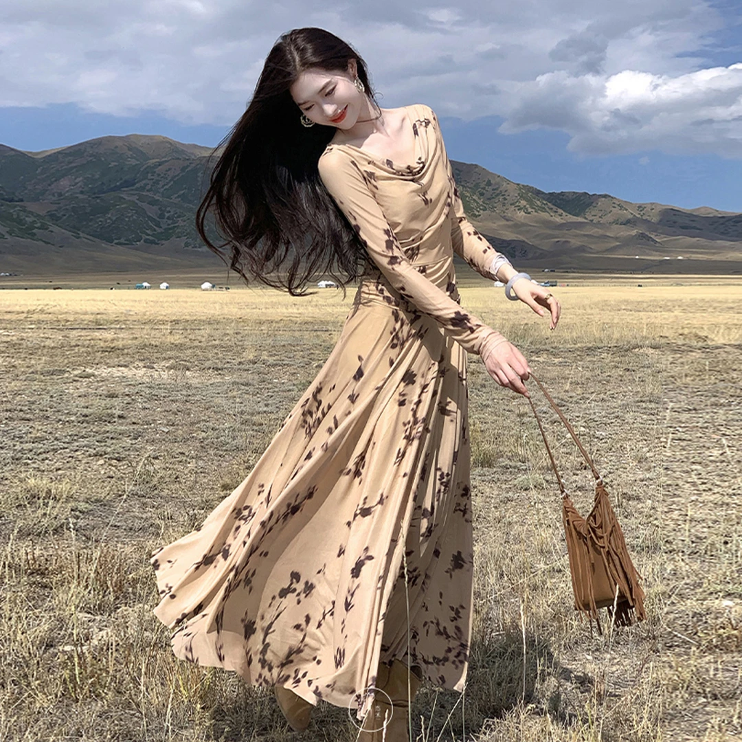 法式气质荡领长袖碎花连衣裙子女早秋2025新款度假风收腰大摆长裙