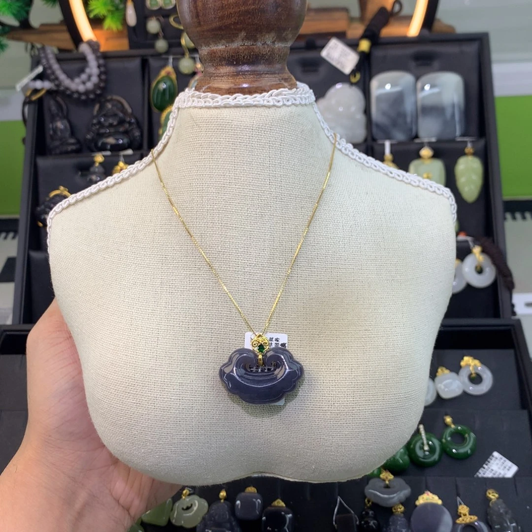 和田玉18K金镶嵌吊坠(赠链)