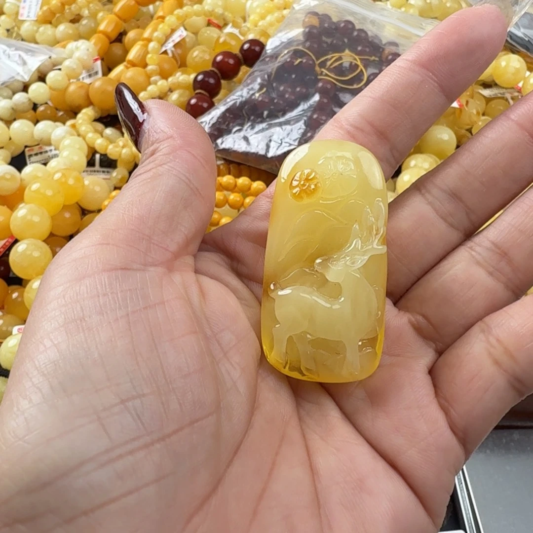 未镶嵌琥珀珠宝奇石