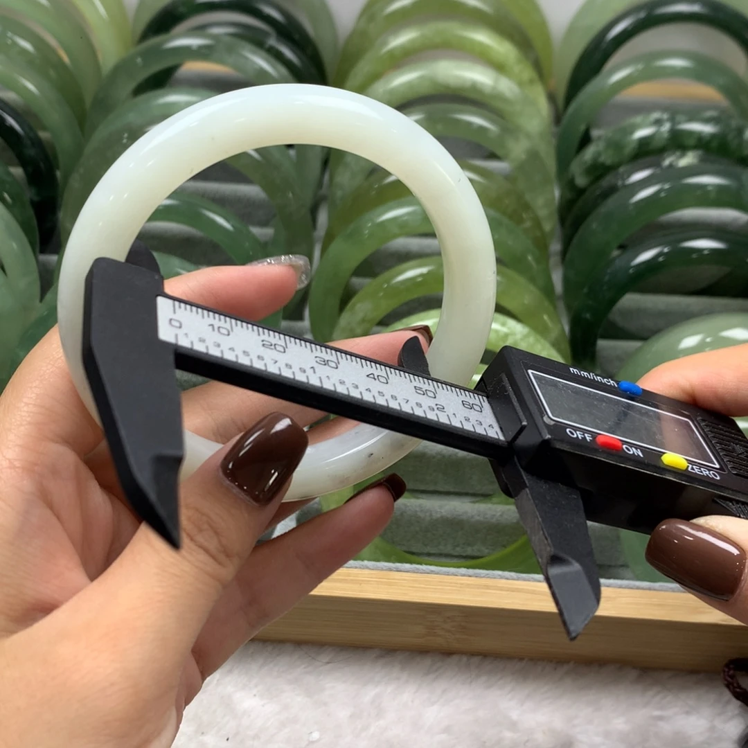 蛇纹石玉未镶嵌手镯66