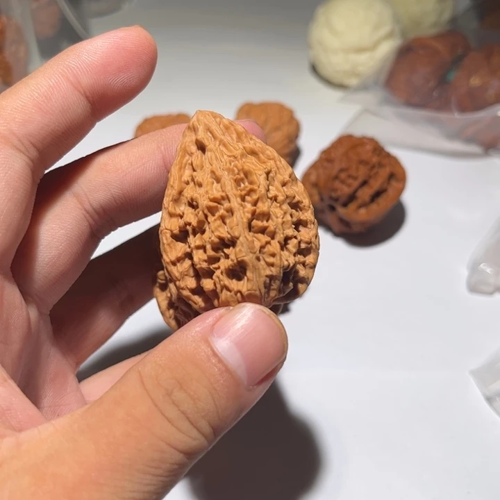 金***儿吊坠文玩核桃狮子头核桃