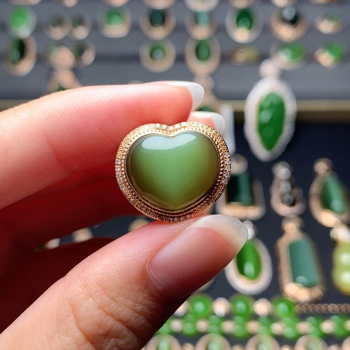 和田玉18K金镶嵌戒指