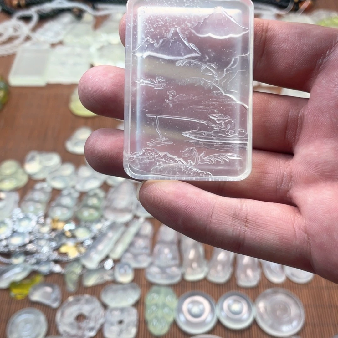 敏***n未镶嵌蛇纹石玉多样性随机发一