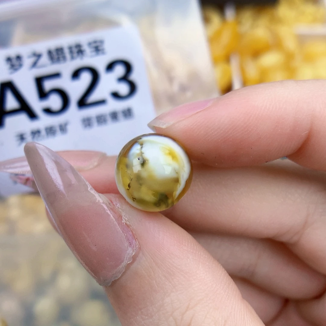 未镶嵌琥珀珠宝奇石六*11.8