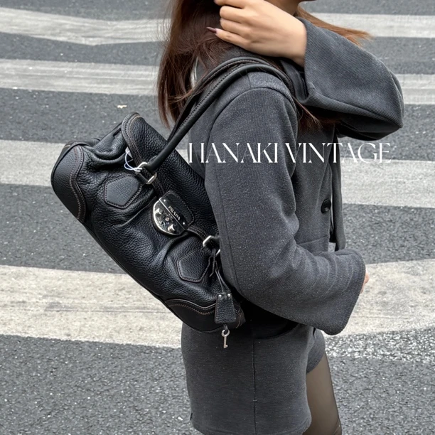 95新 Prada/普拉达 花绮中古/Prada黑色猪鼻子腋下单肩包