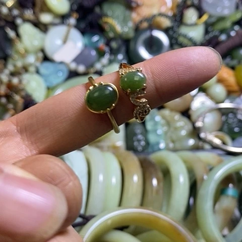 和田玉戒指未镶嵌两个