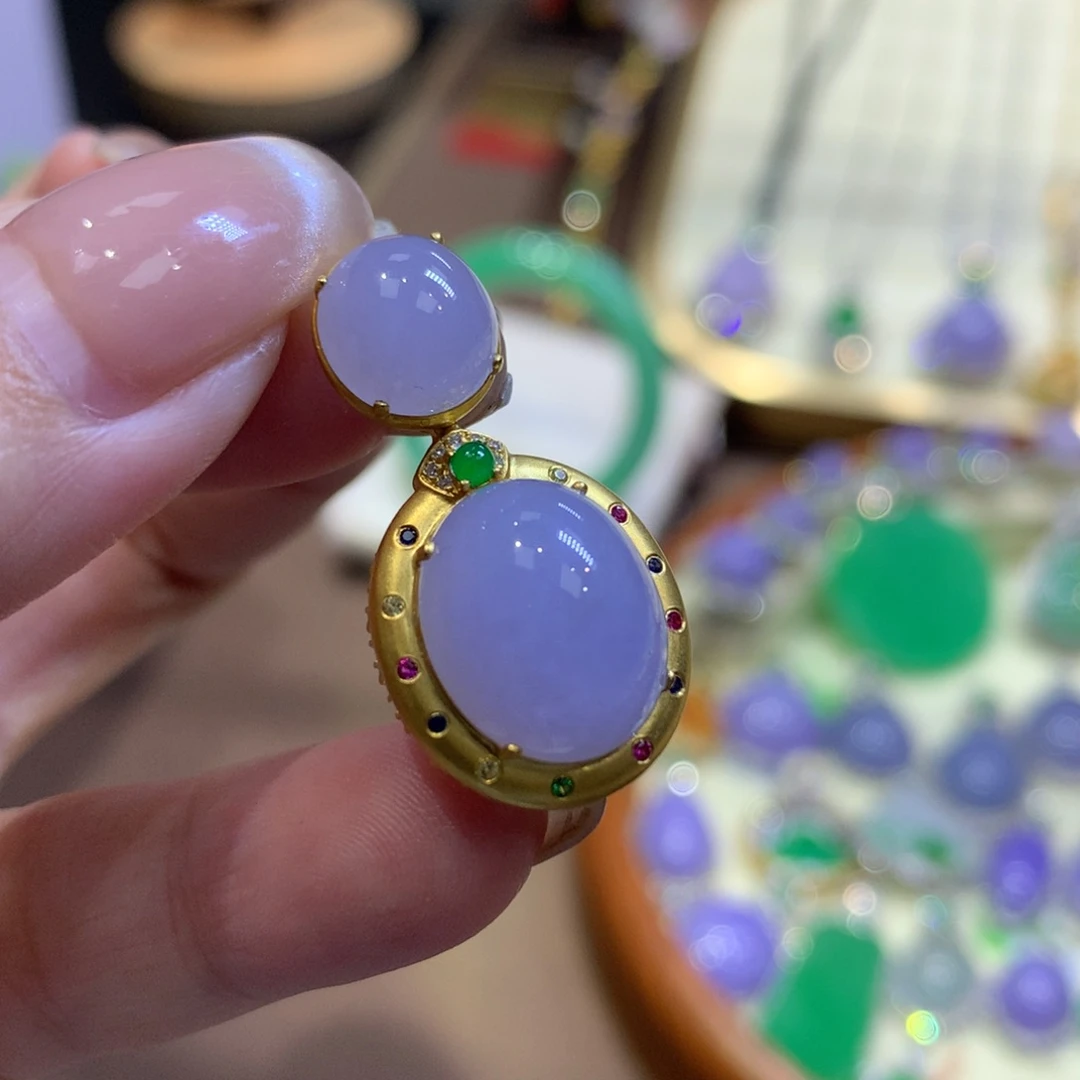 翡翠18K金镶嵌颈饰