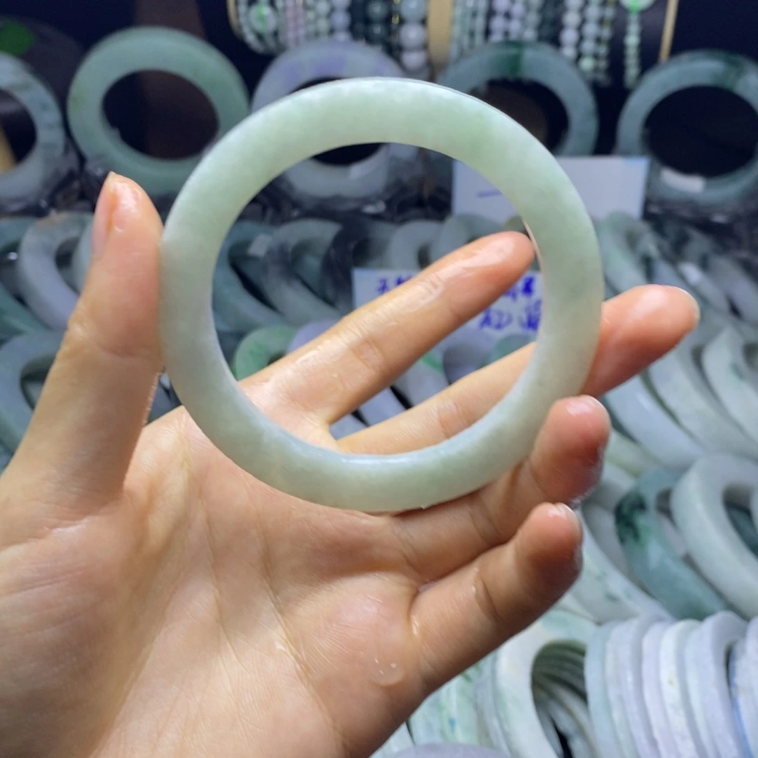 定制翡翠未镶嵌手镯