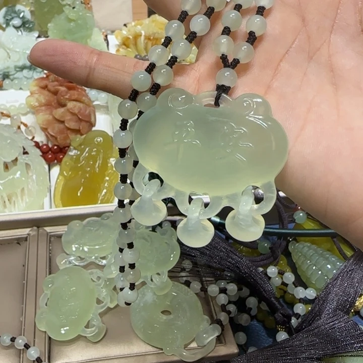 蛇纹石玉吊坠未镶嵌花*