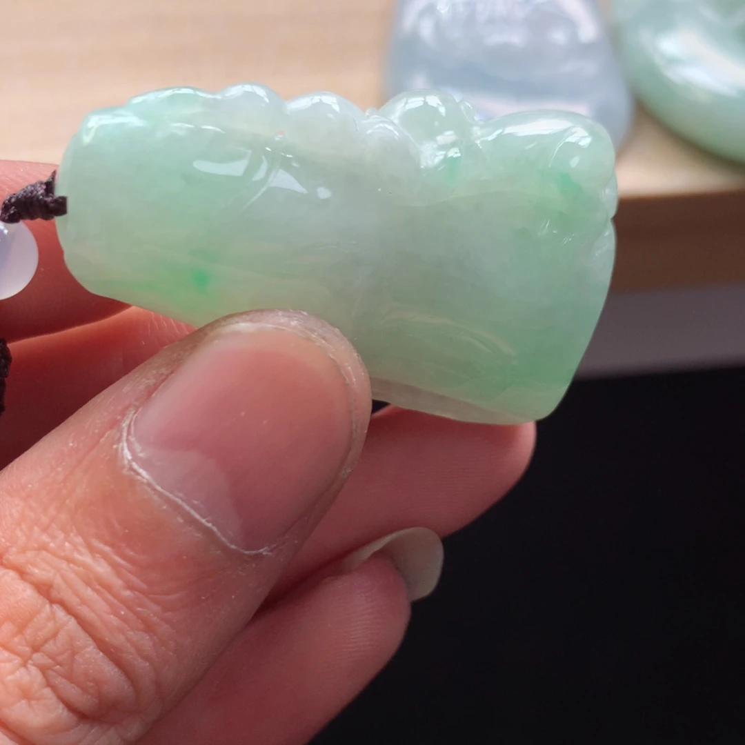 颈饰未镶嵌翡翠吊坠