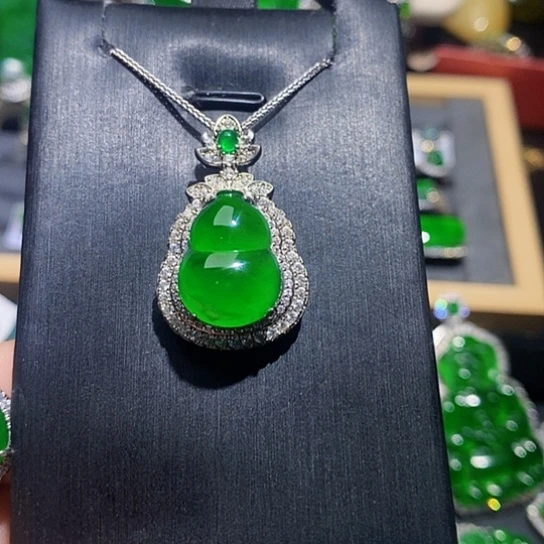 翡翠未镶嵌颈饰吊坠15