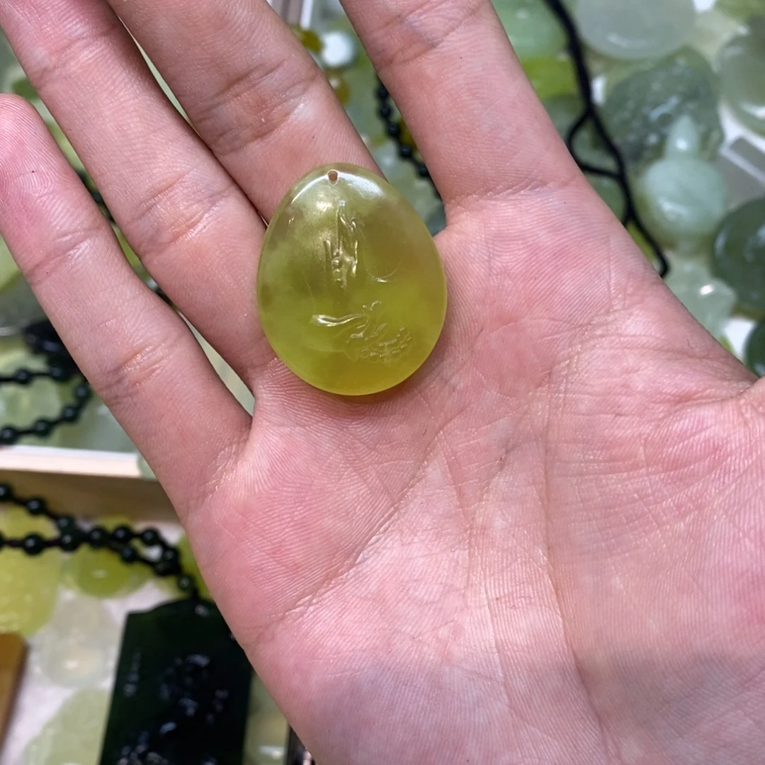 岫玉未镶嵌吊坠(赠链)