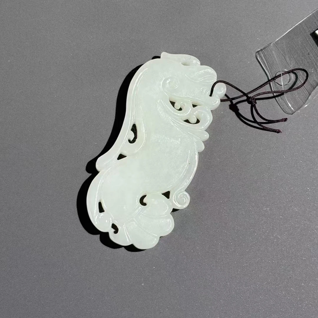 清代和田玉鱼化龙挂件