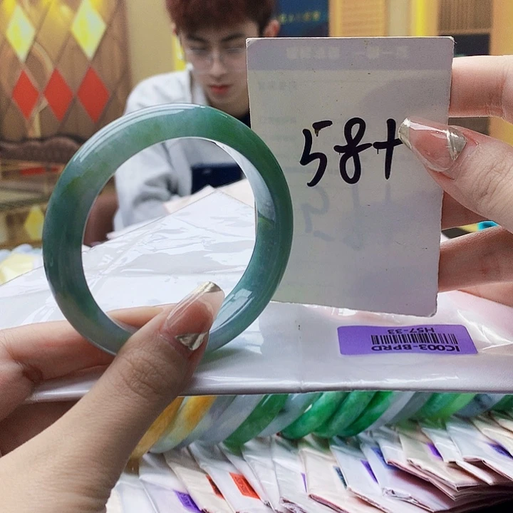 翡翠未镶嵌手镯000……