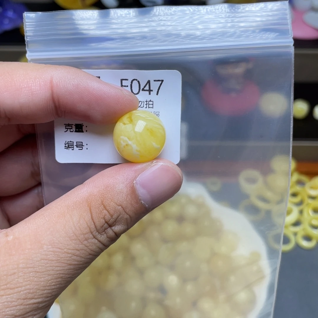 未镶嵌琥珀珠宝奇石