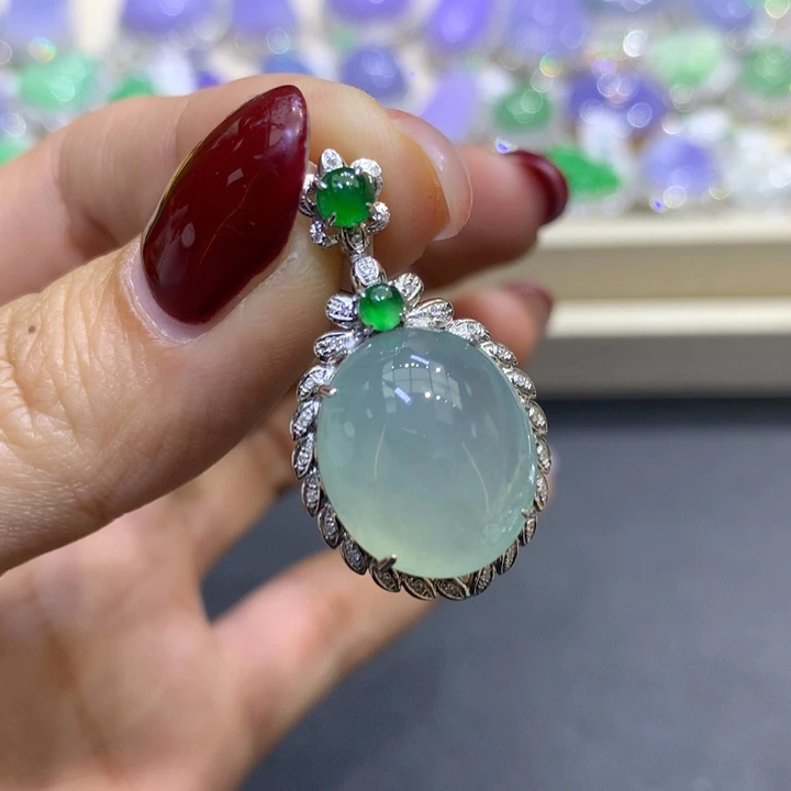 翡翠颈饰18K金镶嵌翡翠吊坠