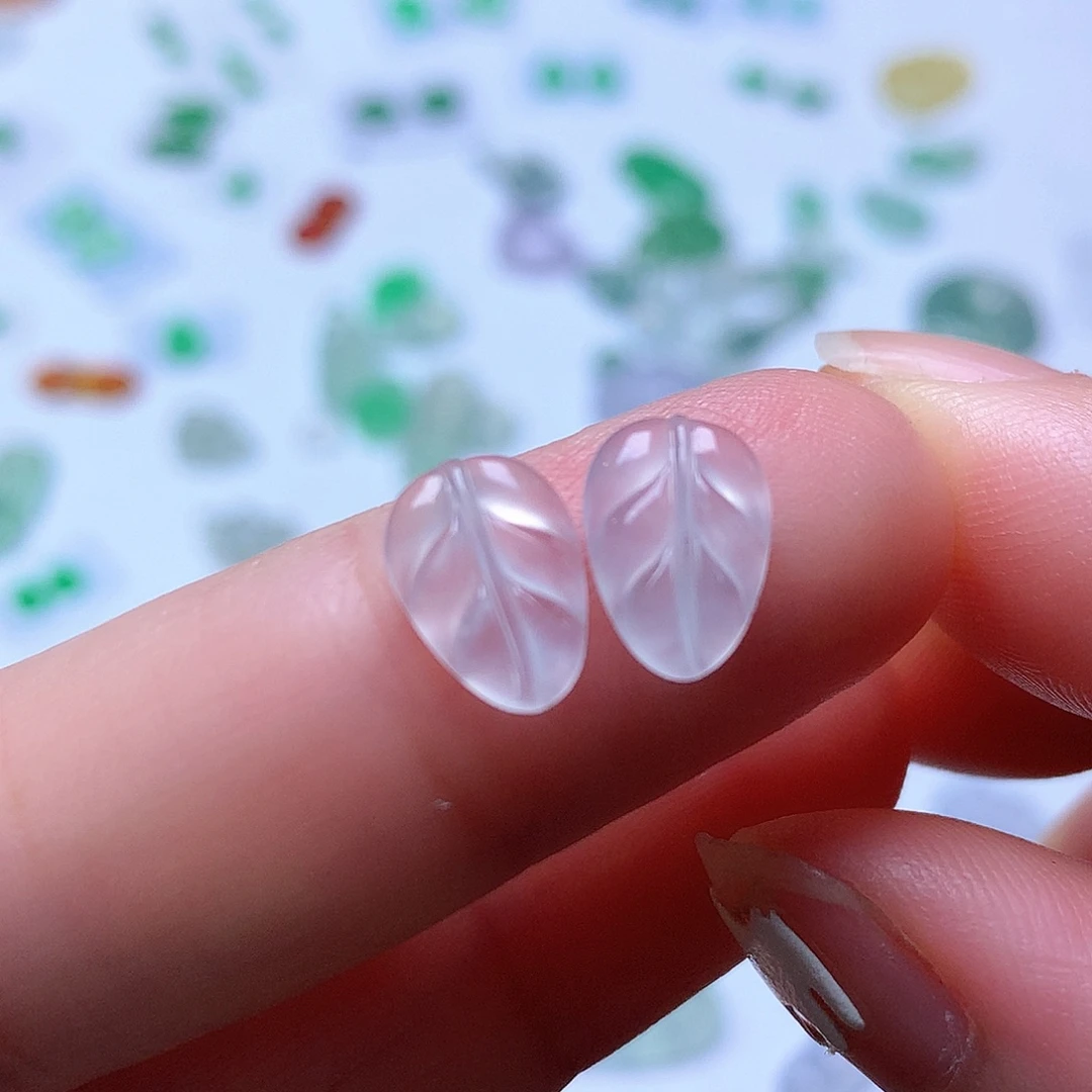 翡翠未镶嵌颈饰叶子