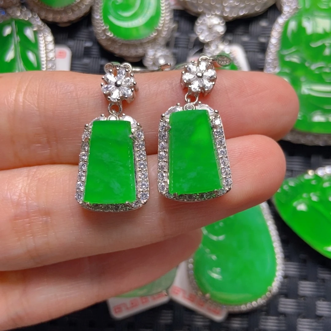 翡翠银S925镶嵌颈饰无事耳坠