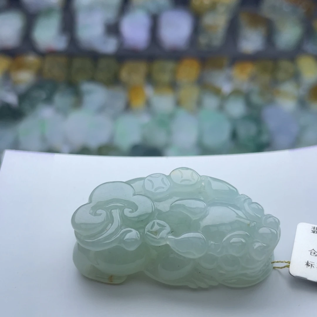 翡翠未镶嵌颈饰貔貅
