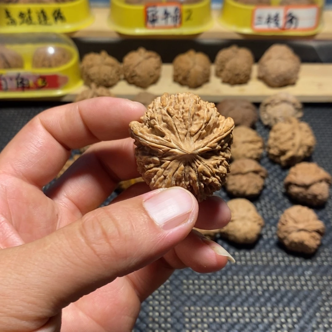 地***干文玩核桃吊坠异形