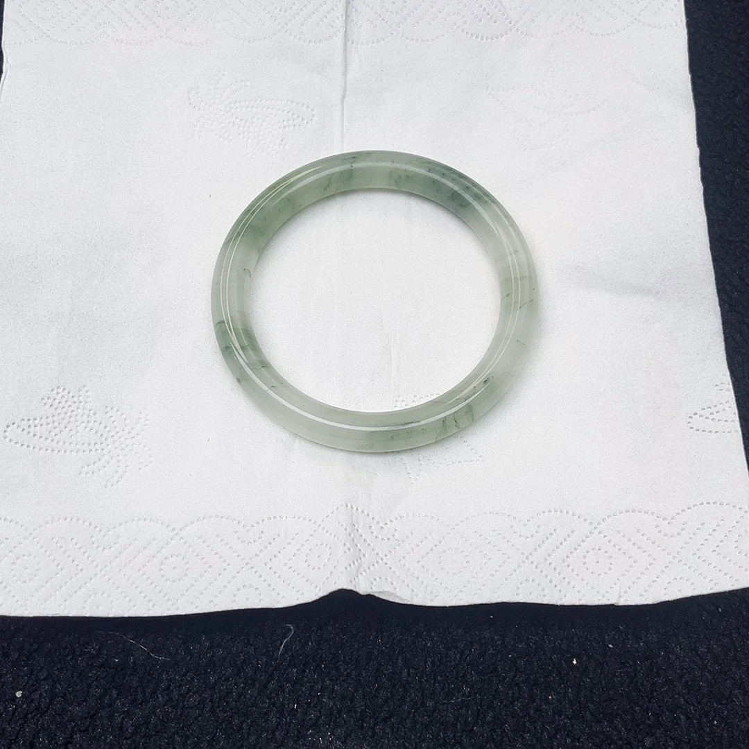 石英质玉未镶嵌手镯1