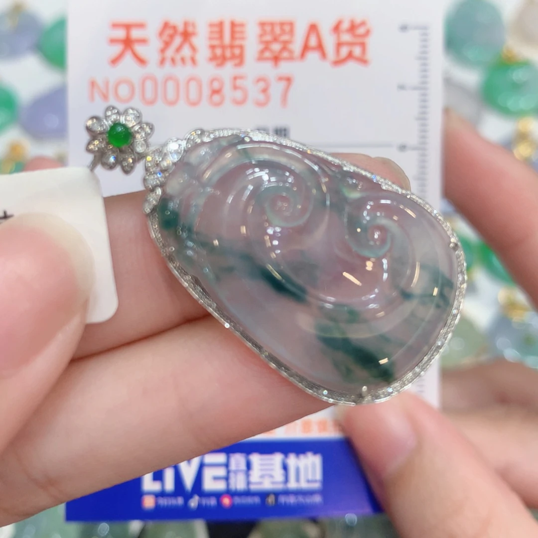 翡翠18K金镶嵌颈饰如意