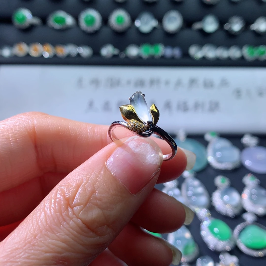 18K金镶嵌戒指翡翠