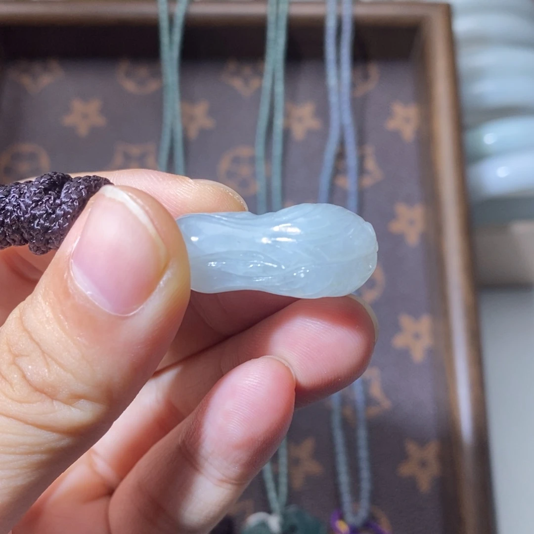 颈饰未镶嵌翡翠好