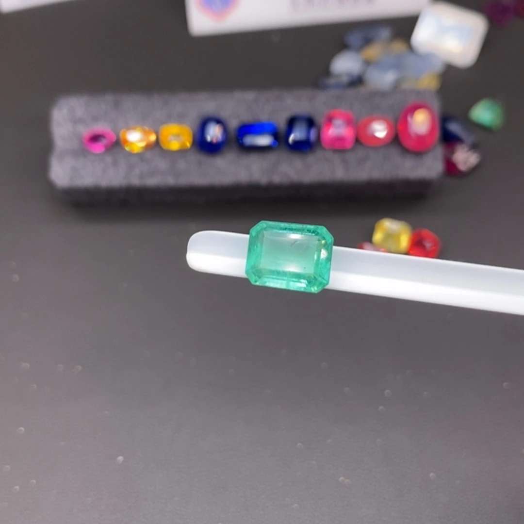 定制祖母绿未镶嵌3.19ct 祖母绿