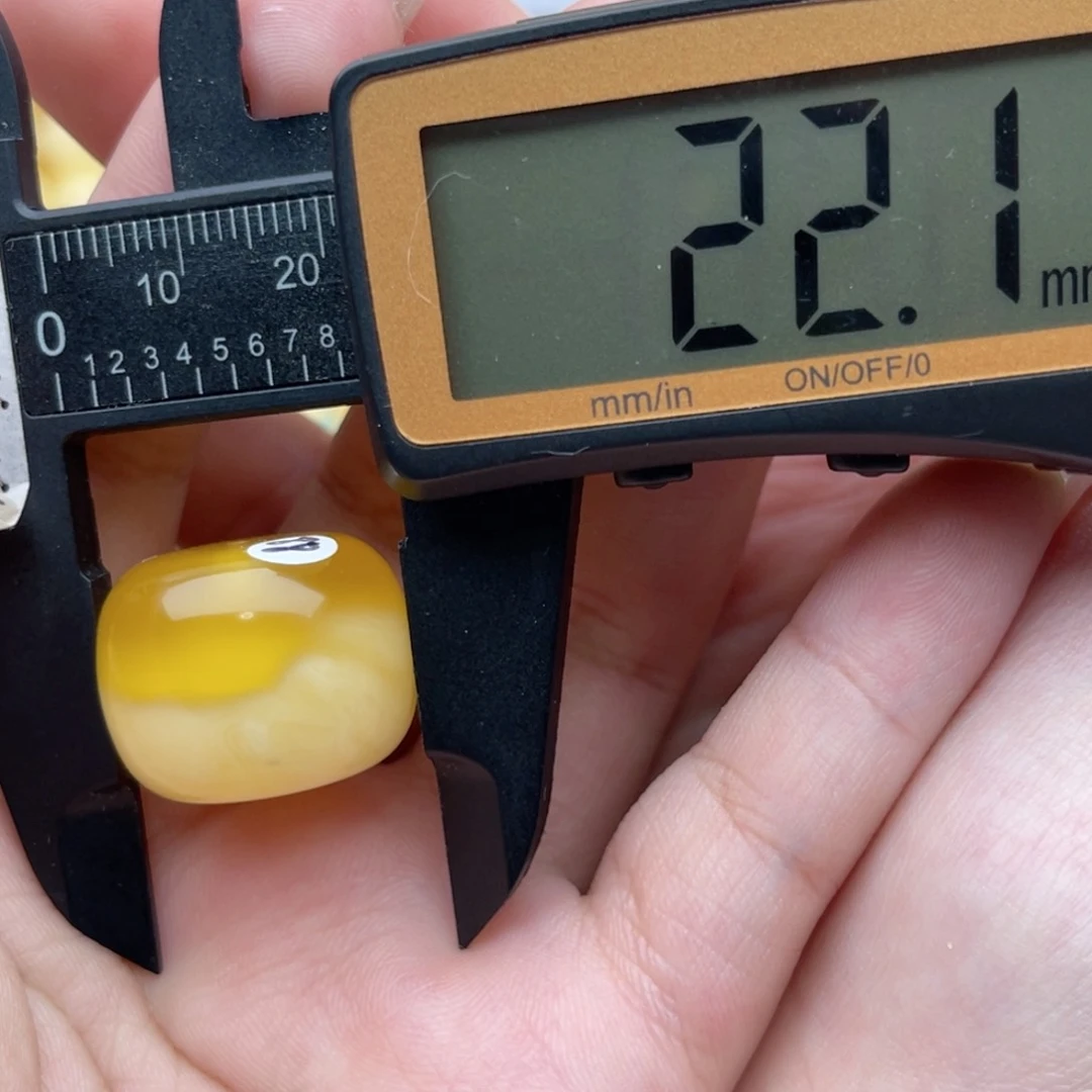 未镶嵌琥珀裸石老型贾（微瑕