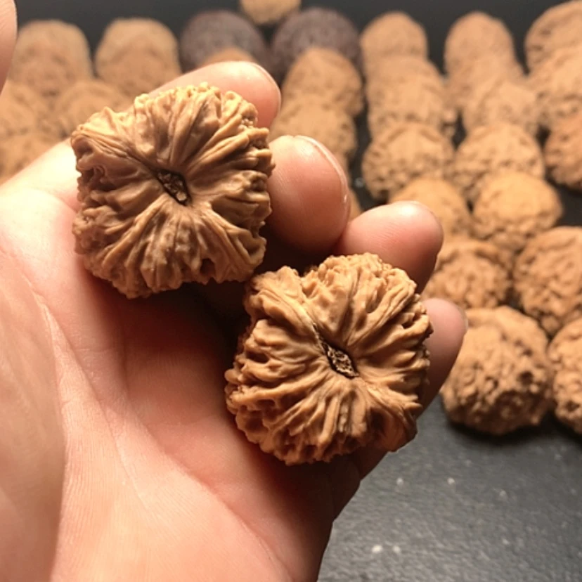 【闪购商品】文玩核桃把件中***家南疆